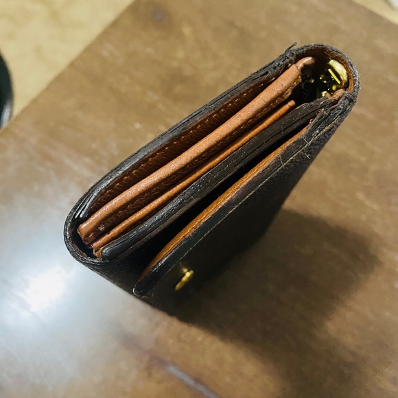 Pre-loved LV monogram medium Bi-fold wallet - Picture 4 of 11